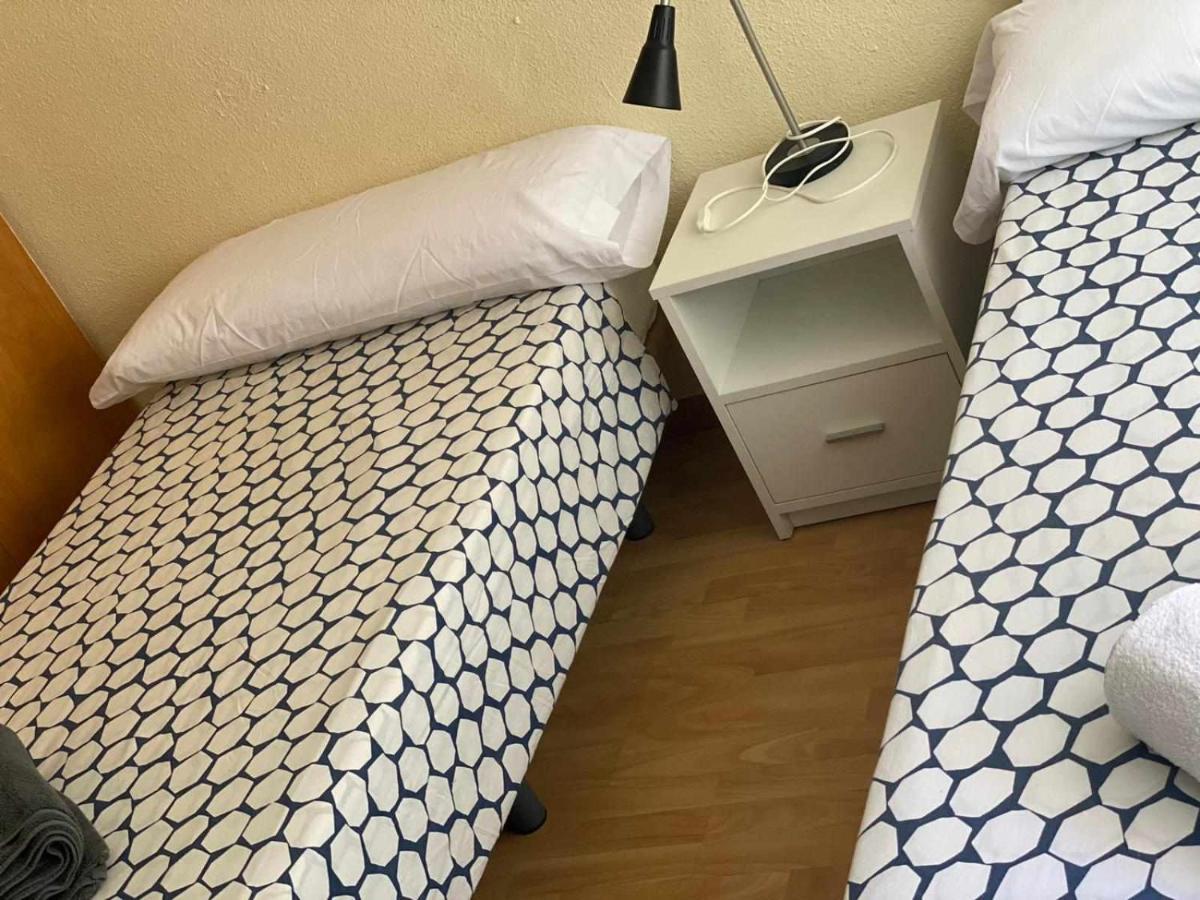 Nocleg ze śniadaniem Residencia 12 Octubre *